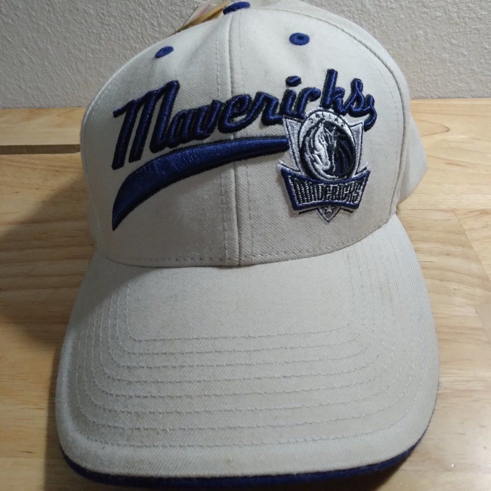 NWT Twins Dallas Mavericks Logo Strap Back Hat